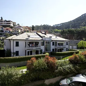 https://george-v.hotelitalianriviera.com